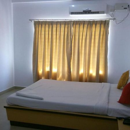 Hotel Kalyani Мисор Екстериор снимка