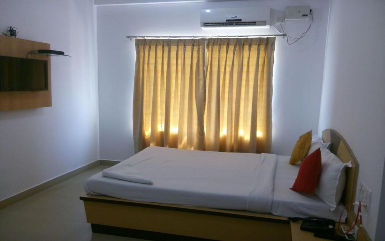 Hotel Kalyani Мисор Екстериор снимка