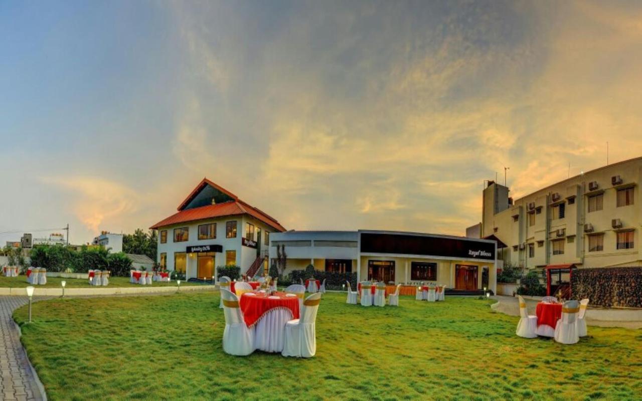 Hotel Kalyani Мисор Екстериор снимка