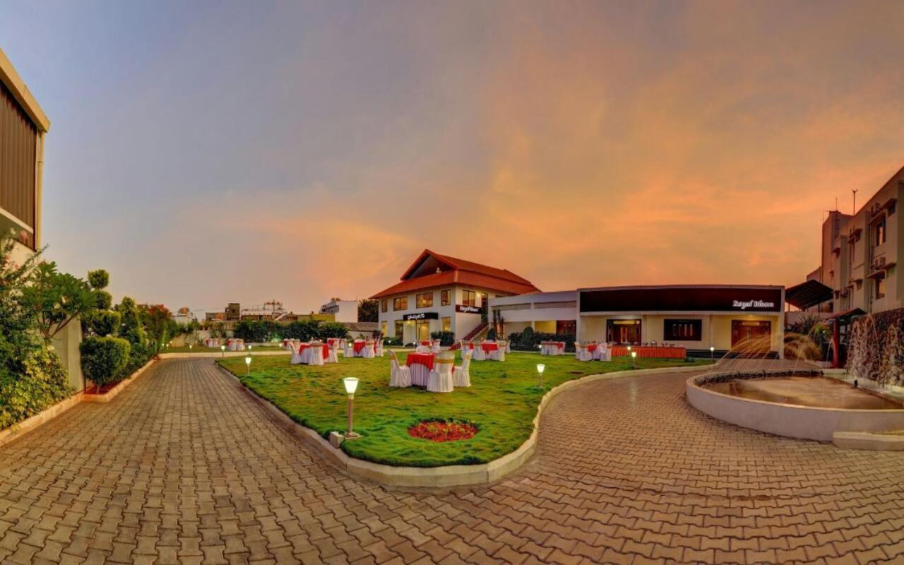 Hotel Kalyani Мисор Екстериор снимка