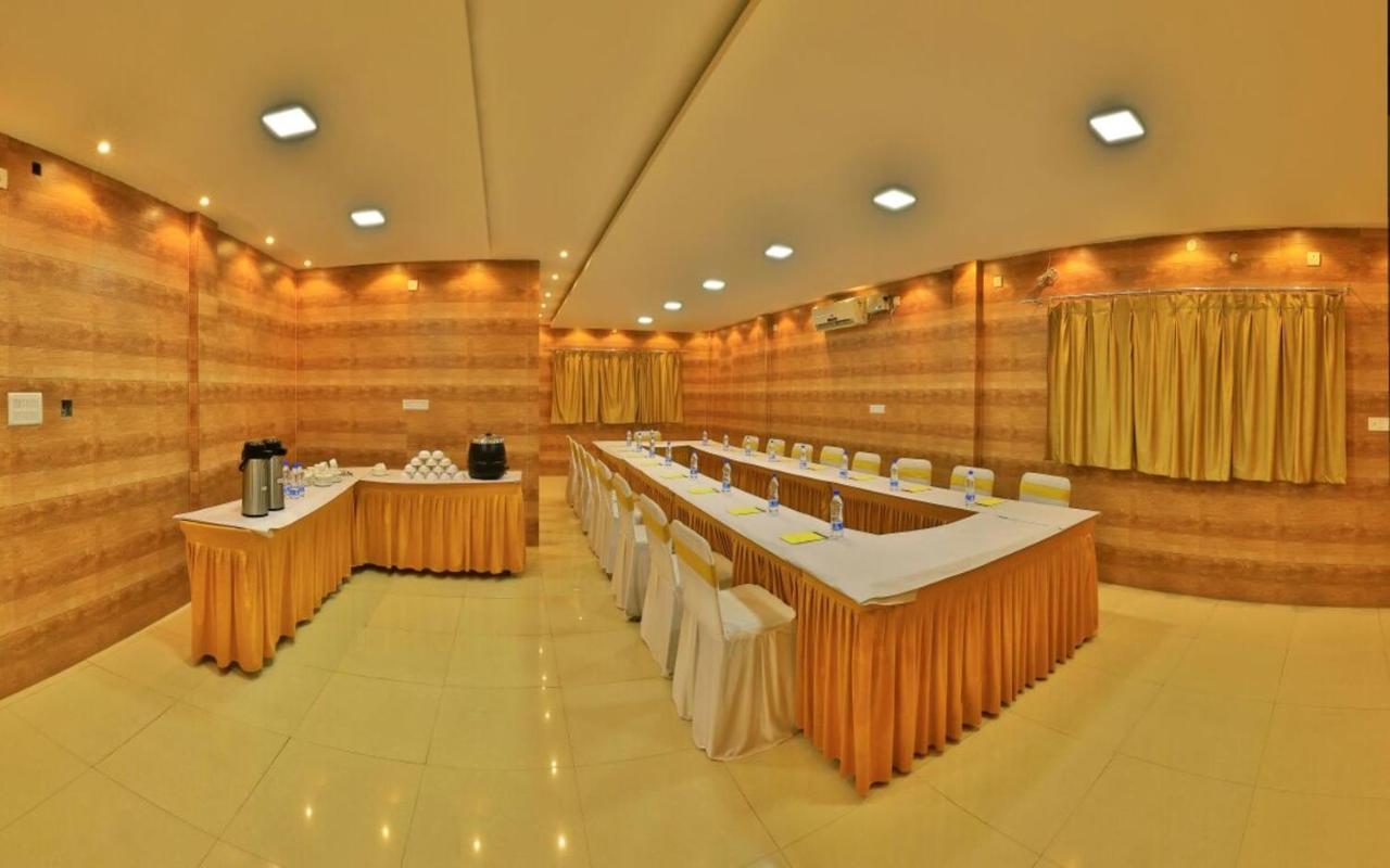 Hotel Kalyani Мисор Екстериор снимка