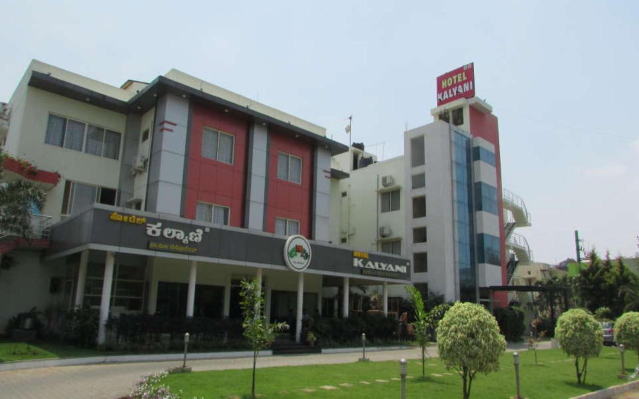 Hotel Kalyani Мисор Екстериор снимка