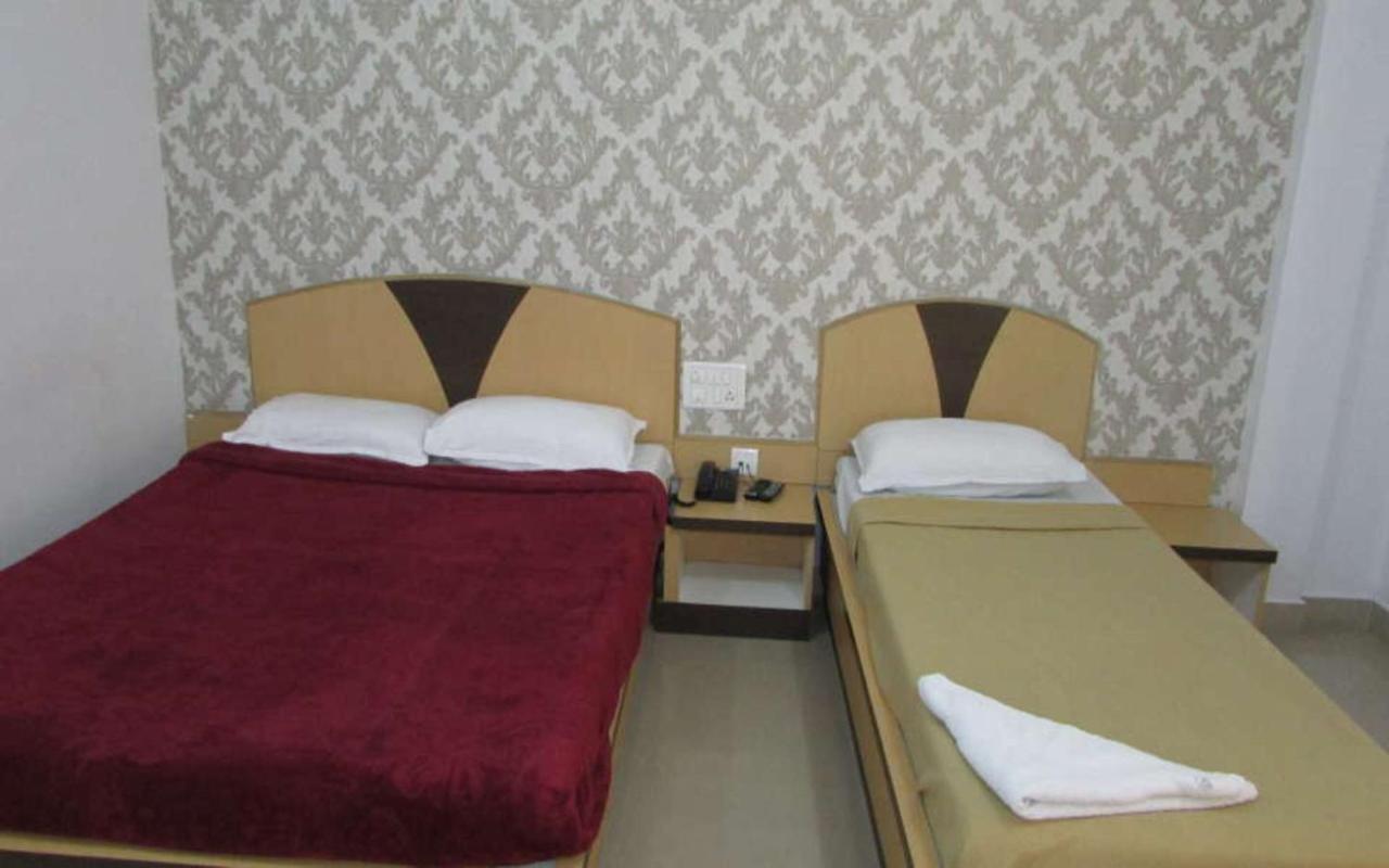 Hotel Kalyani Мисор Екстериор снимка