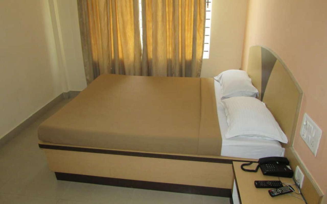Hotel Kalyani Мисор Екстериор снимка