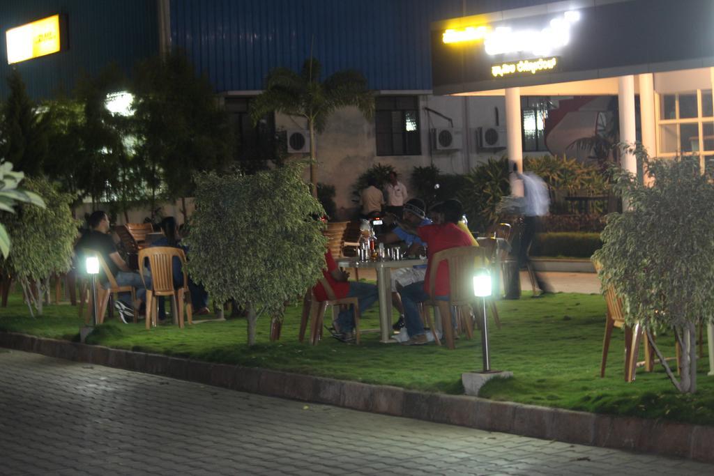 Hotel Kalyani Мисор Екстериор снимка